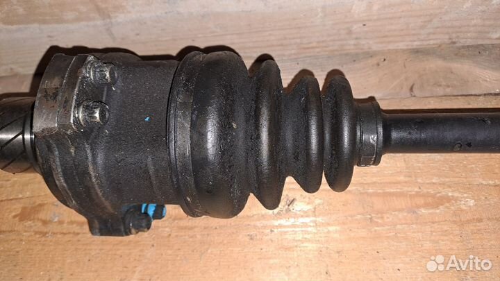 Привод передний правый Nissan Expert