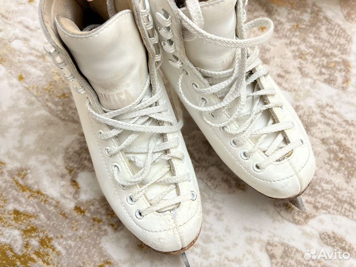 Фигурные коньки WiFA 32 LL