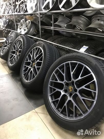 Комплект оригинальных колес Porsche Macan R20