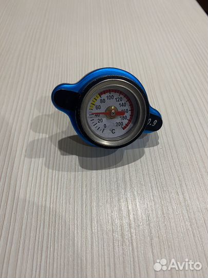 Крышка радиатора с термометром на мотоцыкл