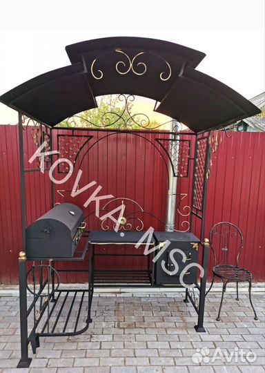 Мангал с крышей