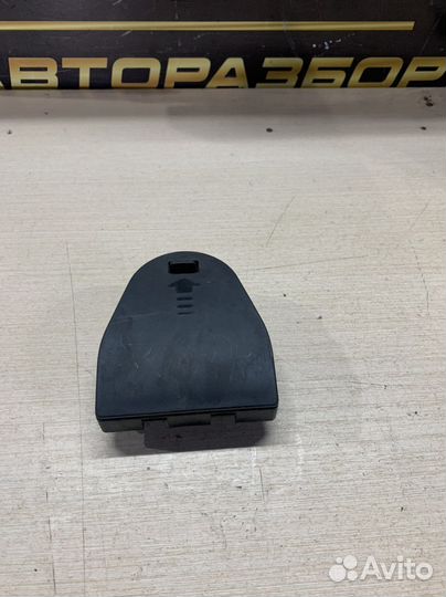 Крепление аварийного знака Audi a8