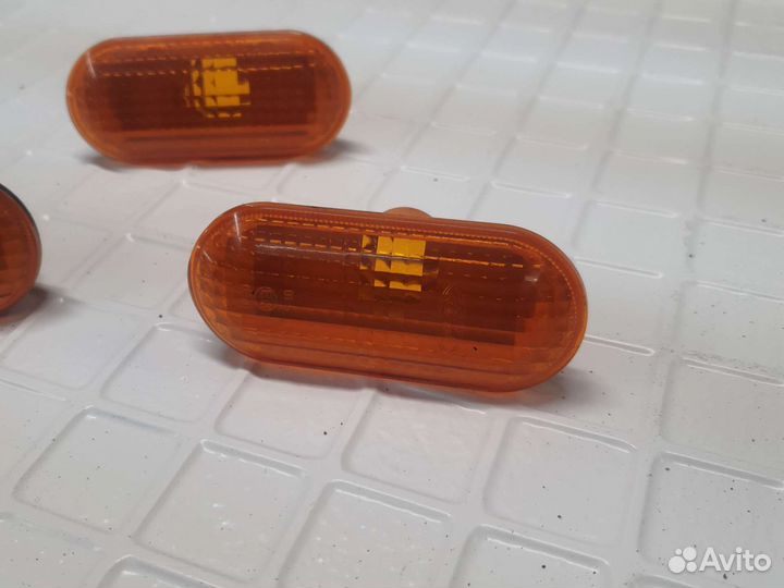 Повторитель на крыло желтый ford fusion