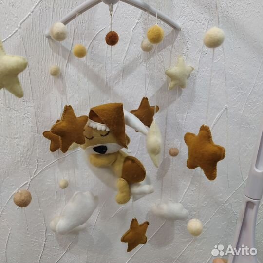 Музыкальный мобиль на кроватку из фетра