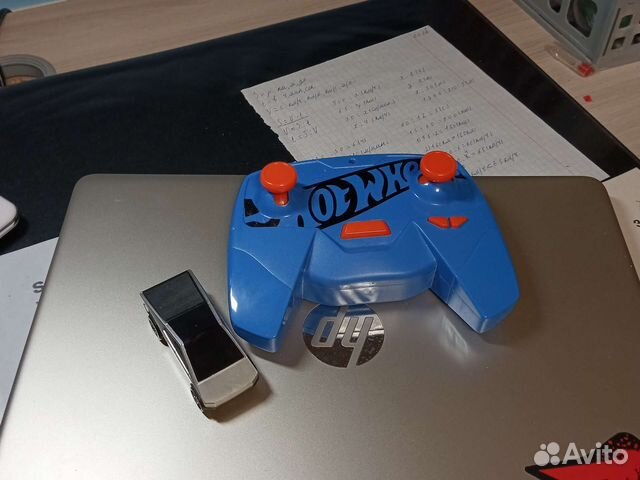 Машинка Hot wheels на пульте управления