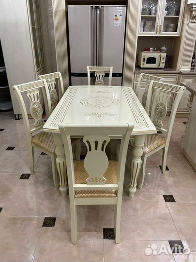 Стол и стулья версаче