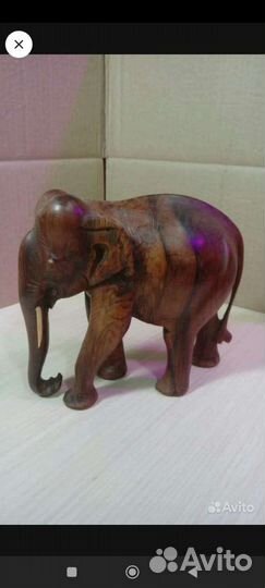 Деревянная фигурка слона