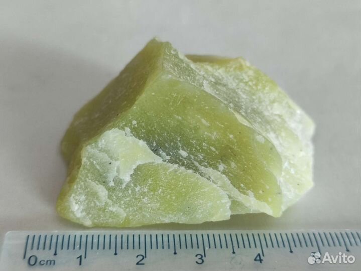 Бовенит натуральный камень