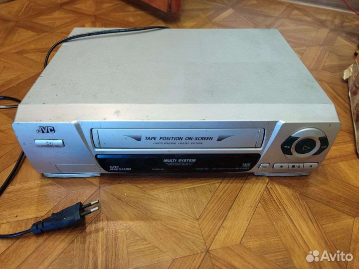 Видеомагнитофон JVC
