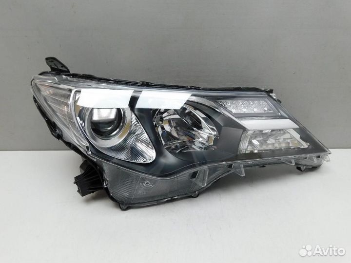 Фара правая Toyota RAV4