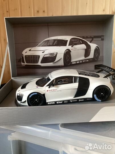 Audi R8 OEM 1:18