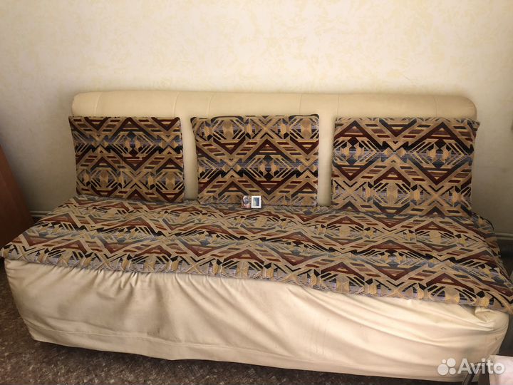 Диван