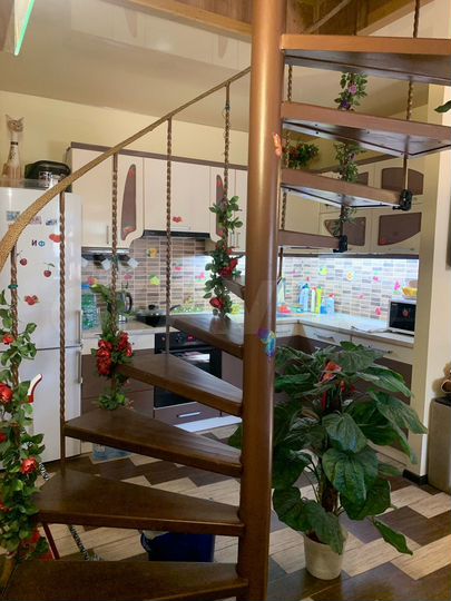 4-к. квартира, 80 м², 1/1 эт.