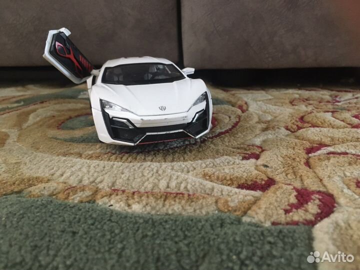 Машина игрушечная