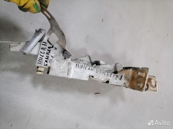 Замок двери багажника Nissan Bluebird 2.0 1983-90