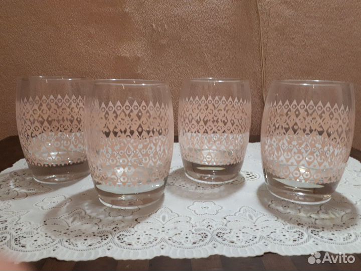 Графин,стаканы,тарелки