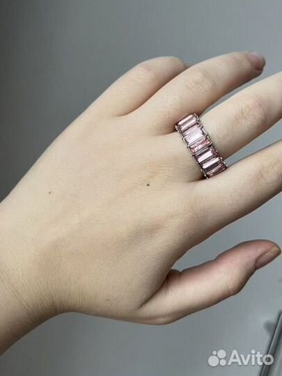 Кольцо с камнями розовое