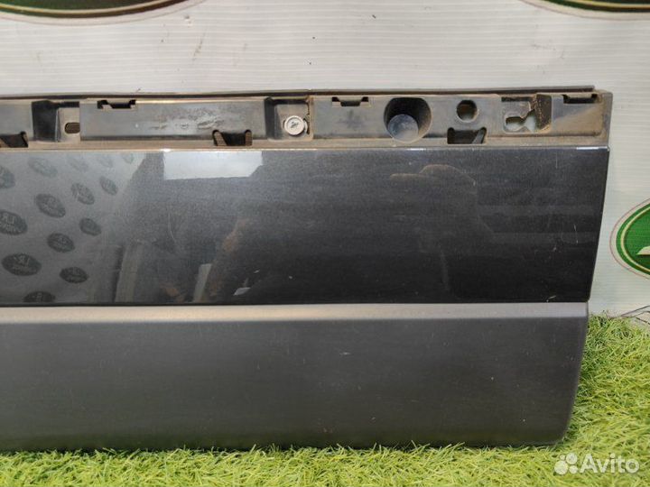 Молдинг двери задний правый Land Rover Range Rover