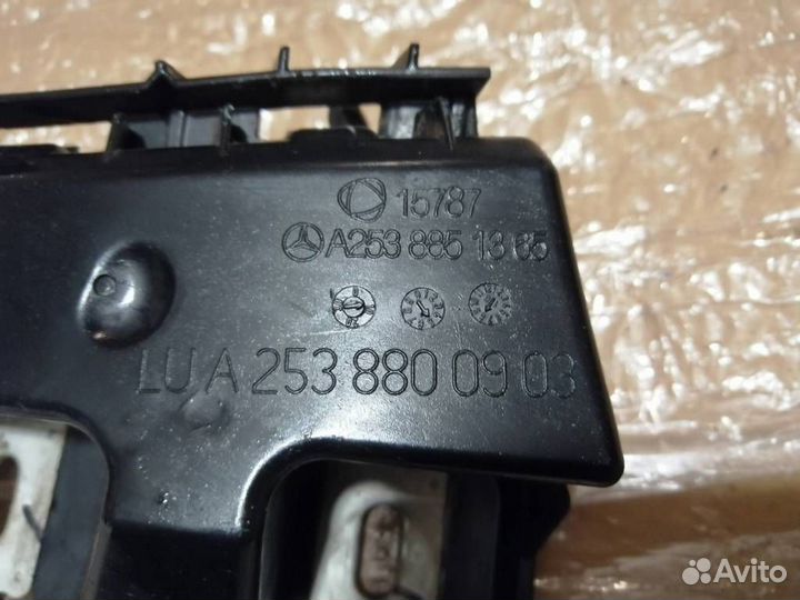 Кронштейн заднего бампера левый Mercedes-Benz GLC