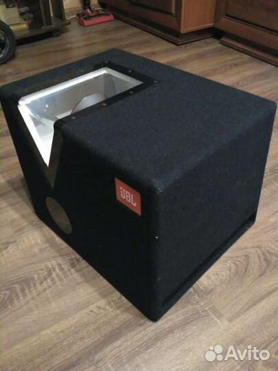 Сабвуфер JBL