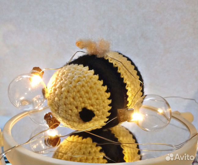 Вязаная пчела