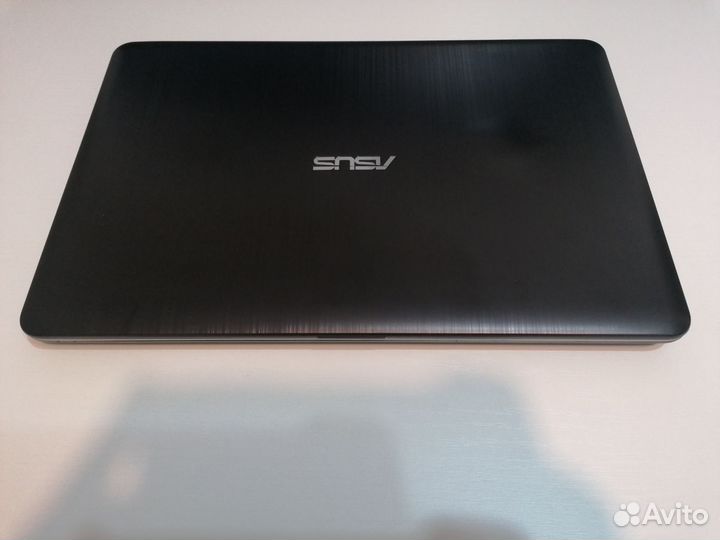 Свежий ноутбук Asus 4 ядра, 2 видеокарты