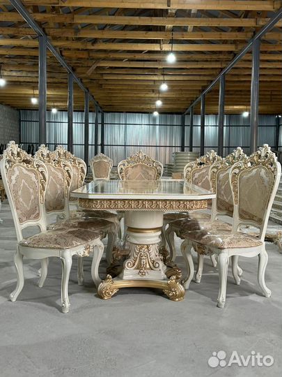 Стол и стулья