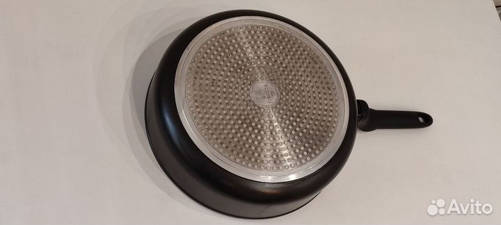 Сковорода с антипригарным покрытием камень