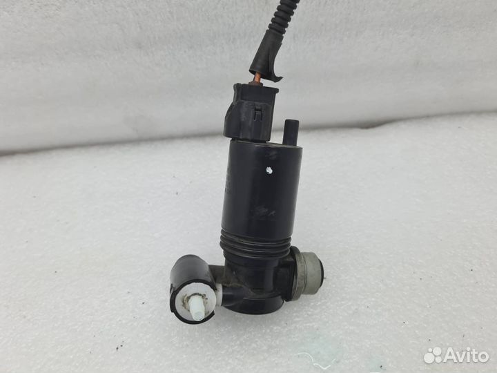 Насос (моторчик) омывателя стекла переднего Nissan