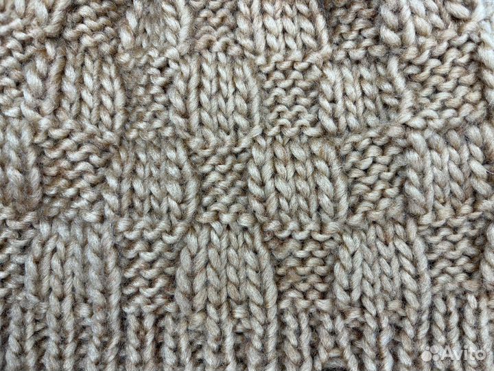 Шапка с помпоном средней вязки (новая)