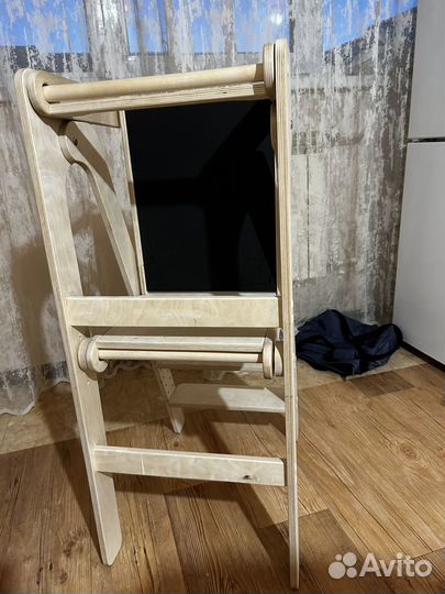 Башня помощника монтессори с доской