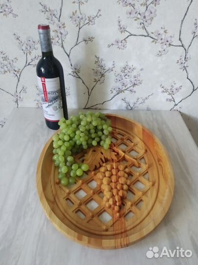 Доска для подачи блюд Тарелка резная деревянная