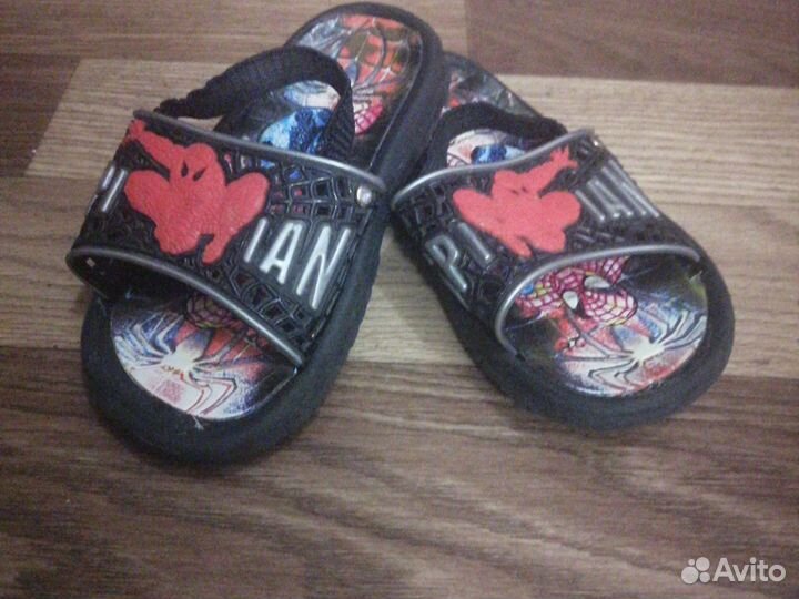 Шлёпки для мальчика с чуловекам пауком