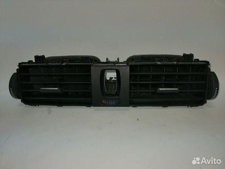 Решетка вентил. сред. BMW 3 F30 64229218552