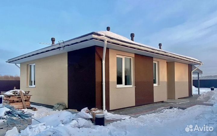 Строительство дачных домов. Бригада строителей