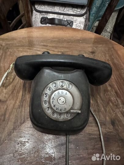 Старинный телефон