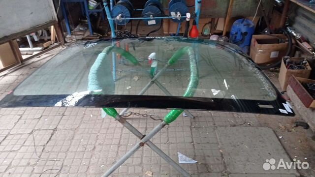 Лобовое стекло на Фолцваген Пассат в наличие есть