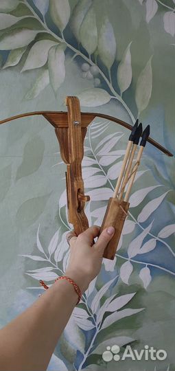 Арбалет и стрелы