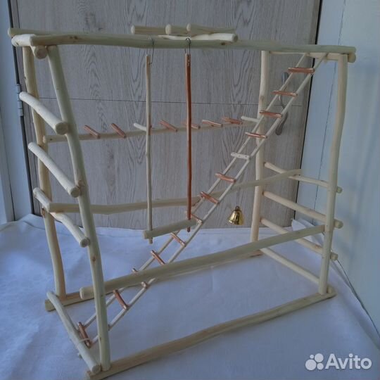 Деревянная игровая площадка для попугая