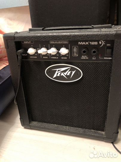 Бас гитара и комбоусилитель