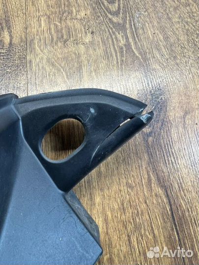 Накладка фонаря задняя левая Nissan Tiida С11