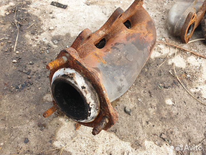 Выпускной коллектор левый audi a6 c5 2.4 v6 BDV а6