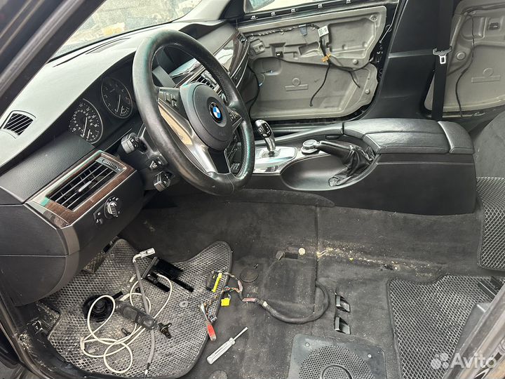 Детали черного салона Bmw e60 рестайл