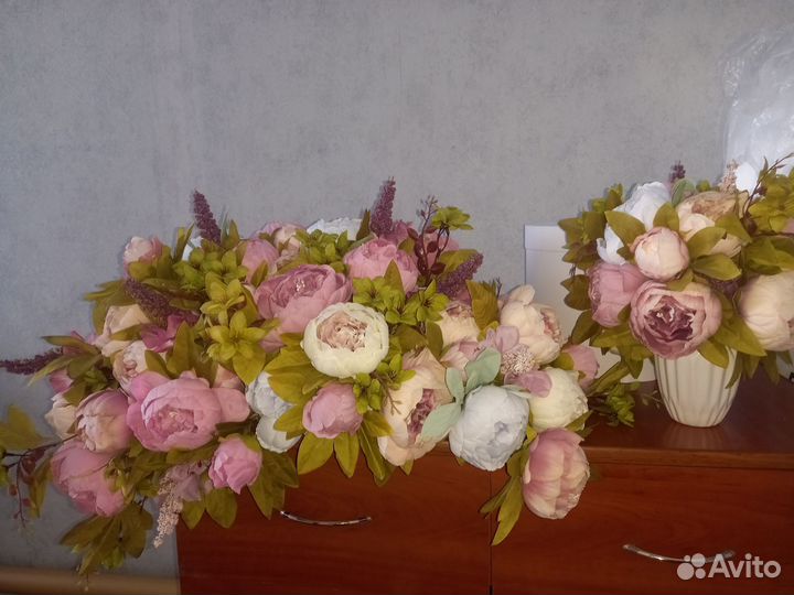 Цветочная композиция из искусственных цветов