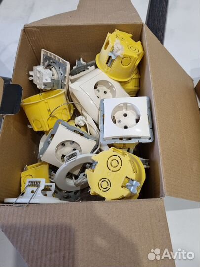 Розетки и выключатели