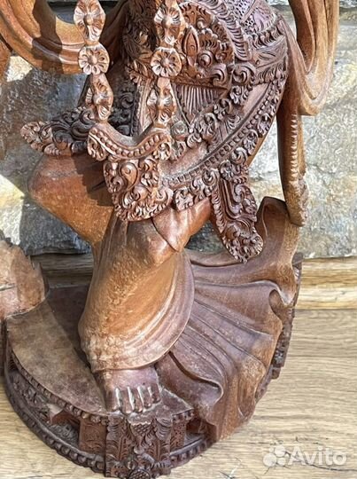 Богиня Апсара. Красное дерево