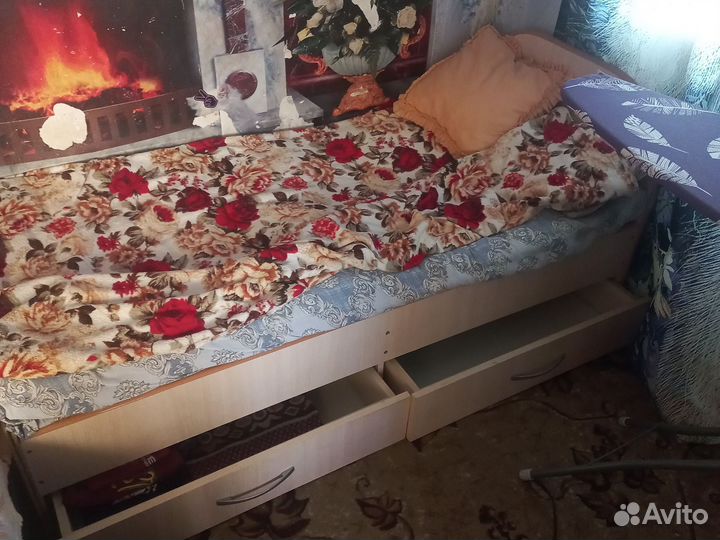 Кровать полутораспальная