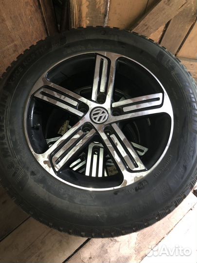 Michelin X-Ice North 4 215/65 R16