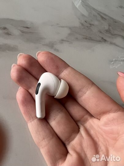 Левый или правый наушник Airpods Pro