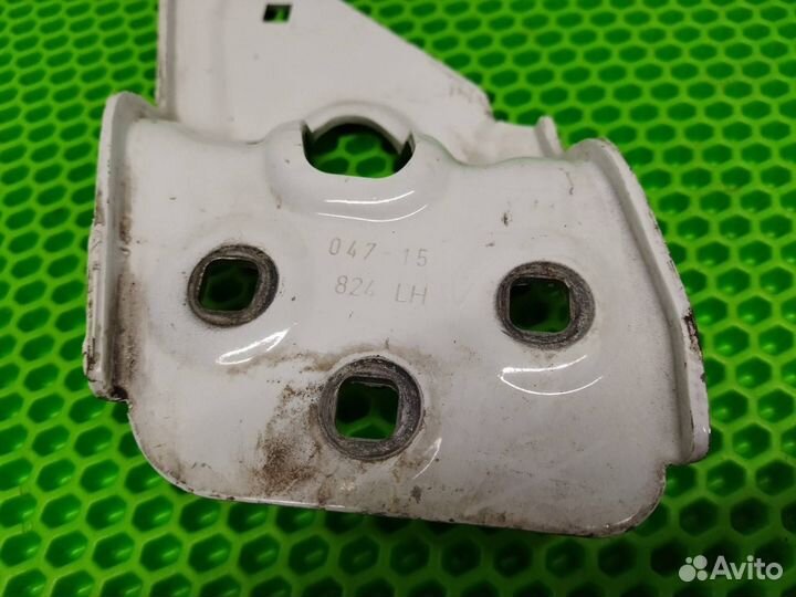 Петля капота левая Volkswagen Touareg FL R-line